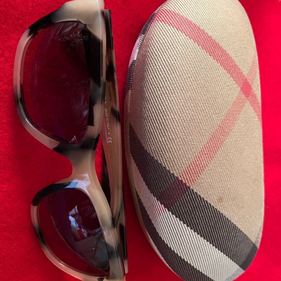 Burberry sunglasses - Picture 5 of 7